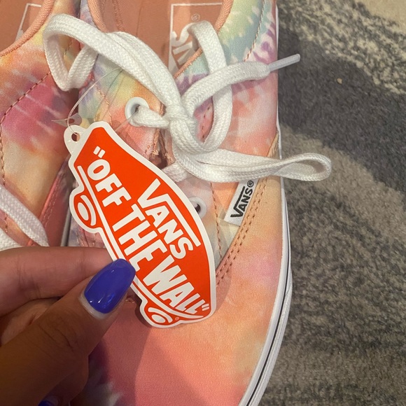 Vans - Picture 4 of 5